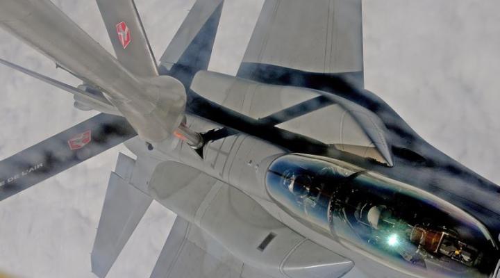 Tankowanie F-16 z Krzesin i Łasku w polskiej przestrzeni powietrznej/ fot. 2. SLT