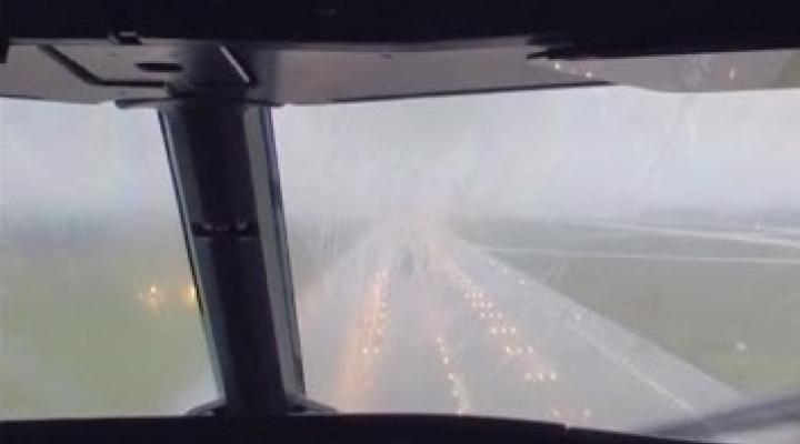 Widok z kokpitu A320, fot. Youtube