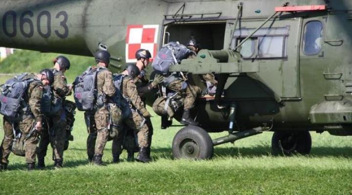 Szkolenie spadochronowe żołnierzy pułków rozpoznawczych (Zdjęcia: arch. 9pr)