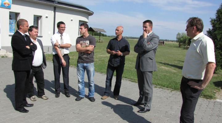 Miejska komisja sportu na wyjazdowym posiedzeniu na lotnisku Rudniki/ fot. Aeroklub Częstochowski