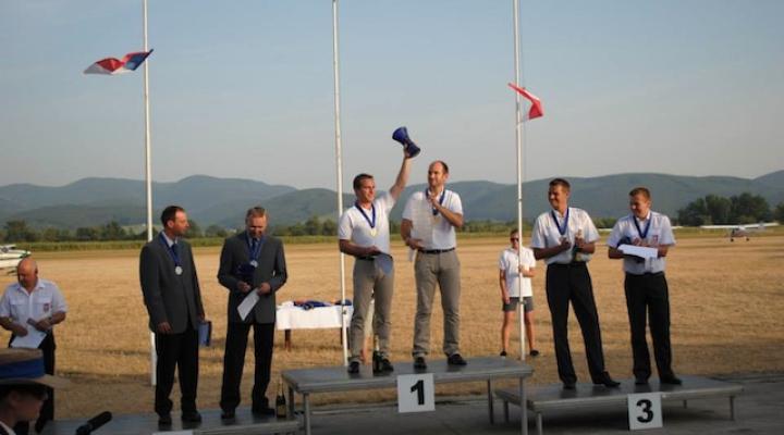 Podium mistrzostw Europy w lataniu Rajdowo-Nawigacyjnym