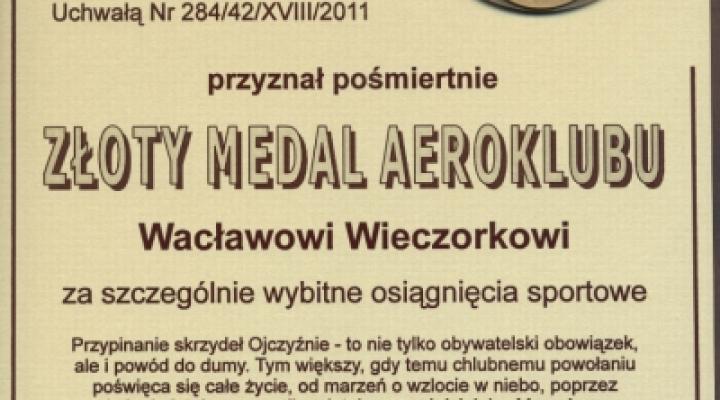 Złoty Medal Aeroklubu Polskiego dla śp. Wacława Wieczorka