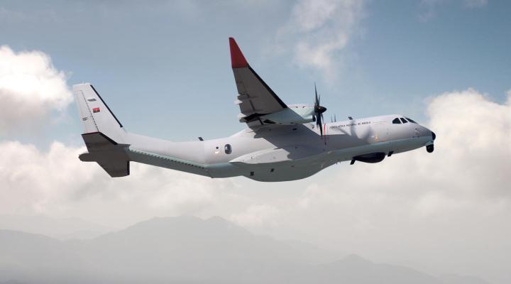 C295 Republiki Angoli w locie (fot. Airbus Defence and Space)