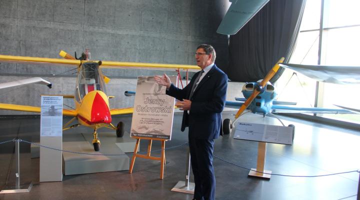 Wystawa w Muzeum Lotnictwa Polskiego poświęcona Jerzemu Ostrowskiemu otwarta (fot. Muzeum Lotnictwa Polskiego)