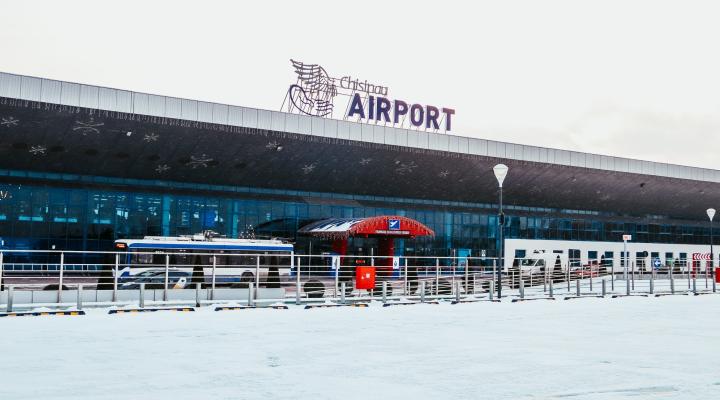 Port Lotniczy w Kiszyniowie - terminal zimą (fot. Chisinau International Airport, Moldova, Facebook)