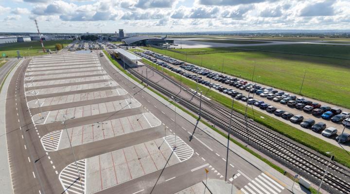 Nowy parking przy lotnisku w Jasionce (fot. Łukasz Ożóg, port lotniczy Rzeszów-Jasionka)