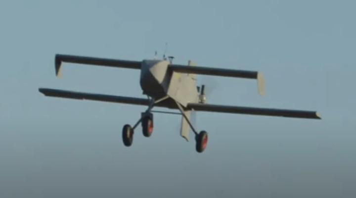 AQ 400 Scythe - dron kamikadze w locie produkowany przez firmę Terminal Autonomy (fot. kadr z filmy na youtube.com)