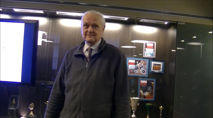 Dr inż. Andrzej Glass prowadzi Glassówkę, 2019 rok (fot. kadr z filmu na youtube.com)