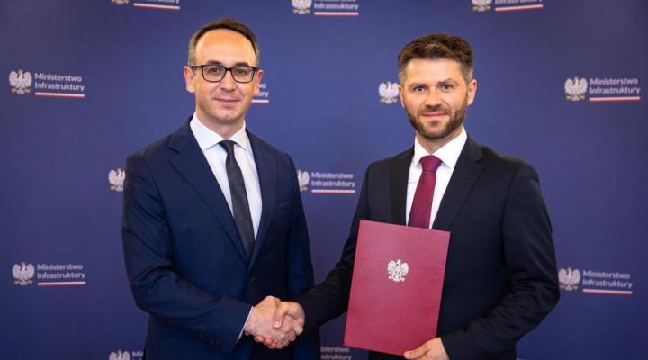 Minister infrastruktury Dariusz Klimczak oraz p.o. Prezesa ULC Julian Rotter (fot. Ministerstwo Infrastruktury)