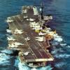 USS "Midway”, zachodni Pacyfik, 1974 r. (fot. Naval History &amp; Heritage Command/Domena publiczna/Wikimedia Commons)