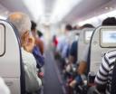 Pasażerowie na pokładzie samolotu, fot. Business Insider