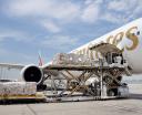 Załadunek samolotu linii Emirates SkyCargo (fot. Emirates)