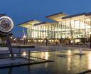 Port Lotniczy Wrocław - terminal nocą (fot. Łukasz Giza, www.lukaszgiza.com)