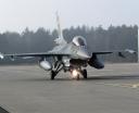 F-16 polskich sił powietrznych na lotnisku w Krzesinach (fot. Łukasz Zalesiński)