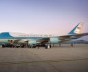 Air Force One (fot. U.S. Air Force photo by Senior Airman Andrew Bertain, Domena publiczna, Wikimedia Commons)