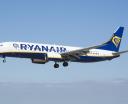 B737-800 lini Ryanair w locie (fot. Michael Oldfield, CC BY-SA 4.0, Wikimedia Commons)