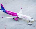 A321neo należący do Wizz Air na płycie lotniska (fot. Piotr Adamczyk)