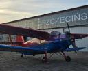 Aeroklub Szczeciński - samolot An-2 przed hangarem (fot. Aeroklub Szczeciński)