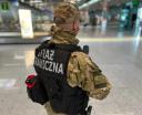 Interwencja funkcjonariusza Straży Granicznej lotnisku w Pyrzowicach (fot. Śląski OSG)