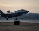 F-35 na pasie startowym bazy lotniczej w Ebbing (fot. Tech. Sgt. Patricia Teare, 188th Wing)