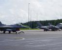 Polskie F-16 i M-346 Bielik na płycie lotniska w Finlandii, fot. źródło Polska Zbrojna