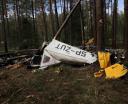 Wrak samolotu Dromader M18 B (SP-ZUT) na miejscu zdarzenia (fot. PKBWL)