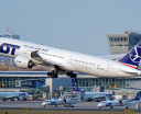 Lotnisko Chopina - start samolotu  B787-9 Dreamliner PLL LOT (fot. PAŻP)