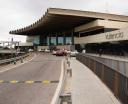 Port lotniczy Walencja - terminal (fot. א (Aleph), CC BY-SA 3.0, Wikimedia Commons)