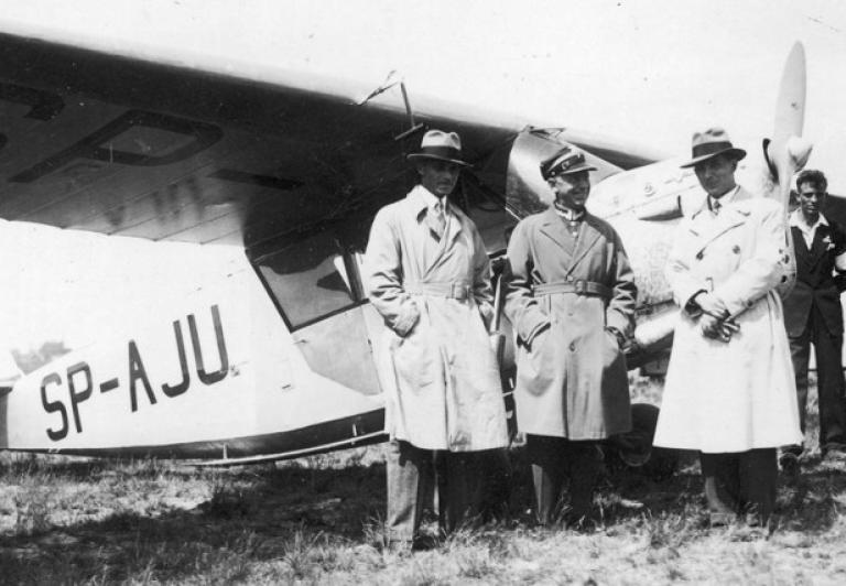 Od lewej: Jerzy Wędrychowski, Stanisław Skarżyński, Stanisław Rogalski (fot. Narodowe Archiwum Cyfrowe)