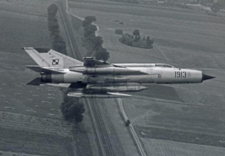 MiG-21R w locie (fot. archiwum MKSL)