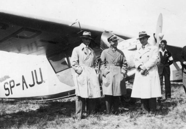 Na zdjęciu od lewej: Jerzy Wędrychowski, Stanisław Skarżyński, inżynier Stanisław Rogalski (fot. NAC)