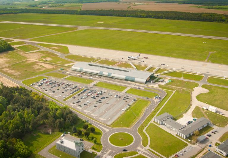 Umowa Ryanaira i Lotniska Warszawa-Modlin; liczba pasażerów ma wzrosnąć do 5 mln w 2030 r.
