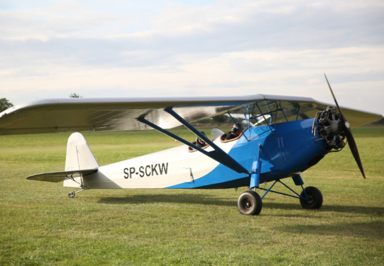 Podniebny spektakl Retro Sky Team, &quot;Czarny Piotruś&quot; polskiego lotnictwa, &quot;Antek&quot; ze Świdnika w niedzielę na Świdnik Air Festival