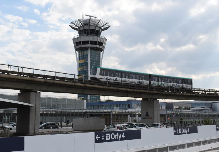 Francja: kontrolerzy lotów w całym kraju planują strajk
