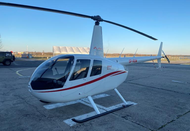 Kolejny nowy Robinson R44 Raven II dostarczony do Lotniczej Akademii Wojskowej
