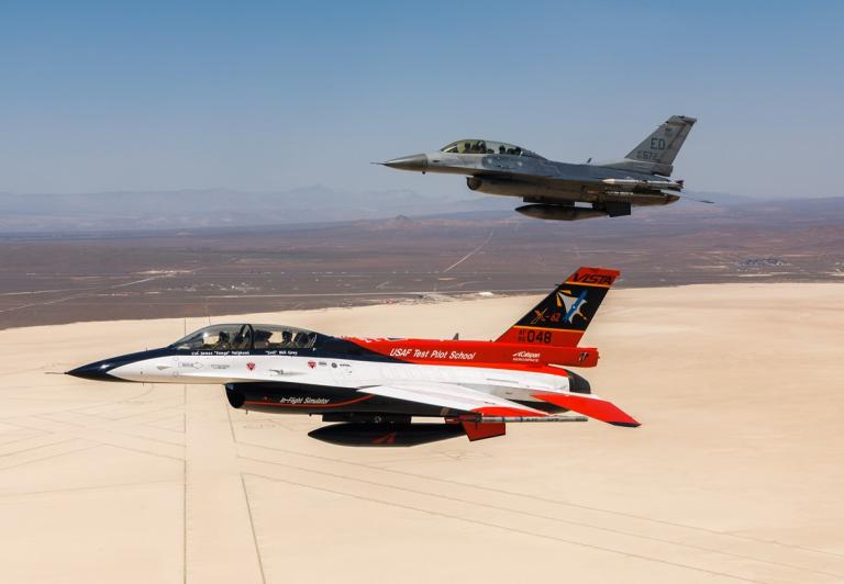 USA: sekretarz ds. sił powietrznych odbył eksperymentalny lot F-16 kierowanym przez AI