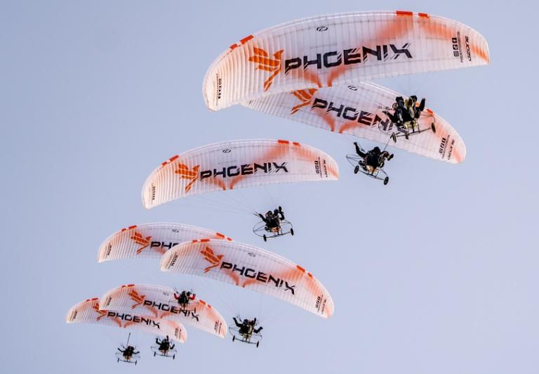 Polski zespół Phoenix Paramotor Display Team zachwycił publiczność podczas Lusail Sky Festival w Katarze