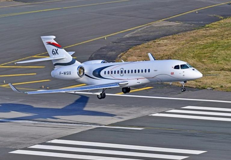 Dassault: Falcon 6X z certyfikatem stromego podejścia