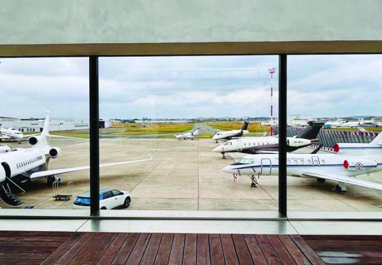 Lotnictwo biznesowe zagrożone grzywnami za używanie APU w Le Bourget