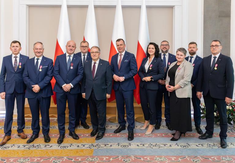 Prezydent RP uhonorował pracowników Portu Lotniczego Rzeszów-Jasionka im. Rodziny Ulmów