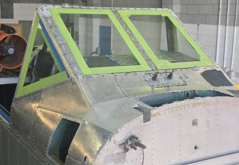 RAAF odkrywa technologię usuwania farby z samolotów, która może zaoszczędzić czas i życie