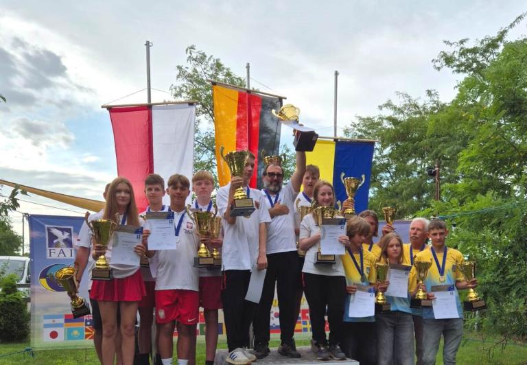 Mistrzostwa Świata Modeli Swobodnie Latających F1ABCQ Seniorów i Mistrzostwa Europy Juniorów F1ABP Salonta, Rumunia. Juniorzy znów z medalem