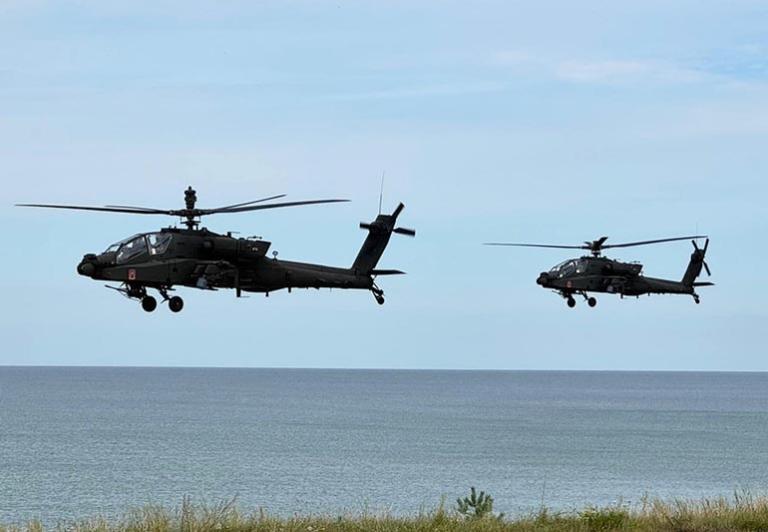 Premierowe strzelania Spike’ami z Apache’ów na poligonie w Ustce