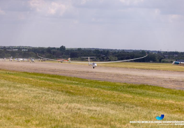 40. Szybowcowe Mistrzostwa Świata FAI - start szybowca (fot. 40th World Gliding Championships with Avionic, Facebook)