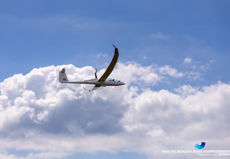 40. Szybowcowe Mistrzostwa Świata FAI - szybowiec w locie (fot. 40th World Gliding Championships with Avionic, Facebook)