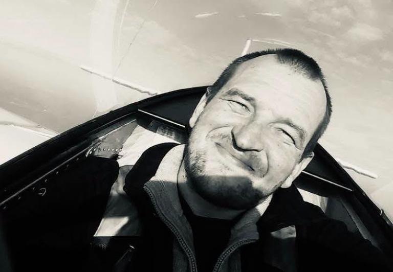 Tomasz Borowiak w szybowcu (fot. Aeroklub Kujawski)