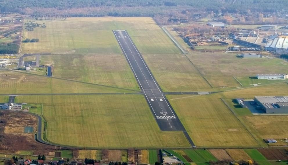 Kilkaset podpisów przeciw sprzedaży działki przy lotnisku