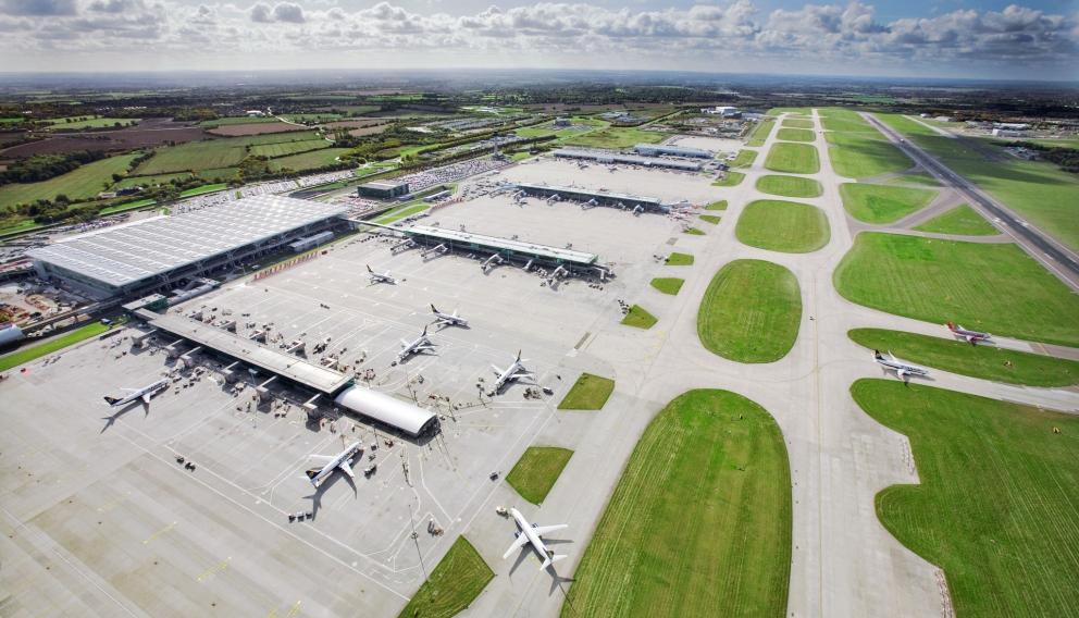 W. Brytania: opóźnienia na londyńskim lotnisku Stansted w związku z problemami informatycznymi