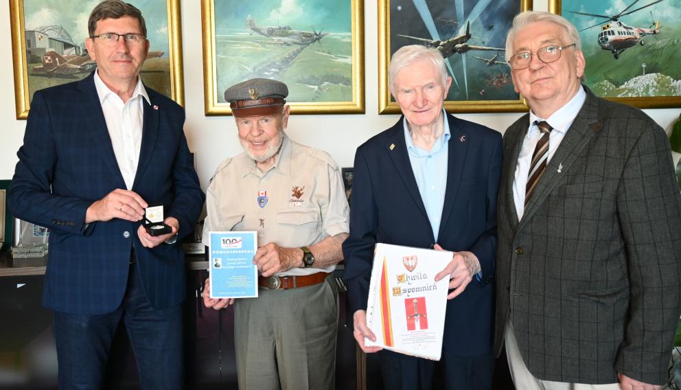 100-lecie Royal Canadian Air Force – pamiątkowa srebrna moneta w zbiorach Muzeum Lotnictwa Polskiego