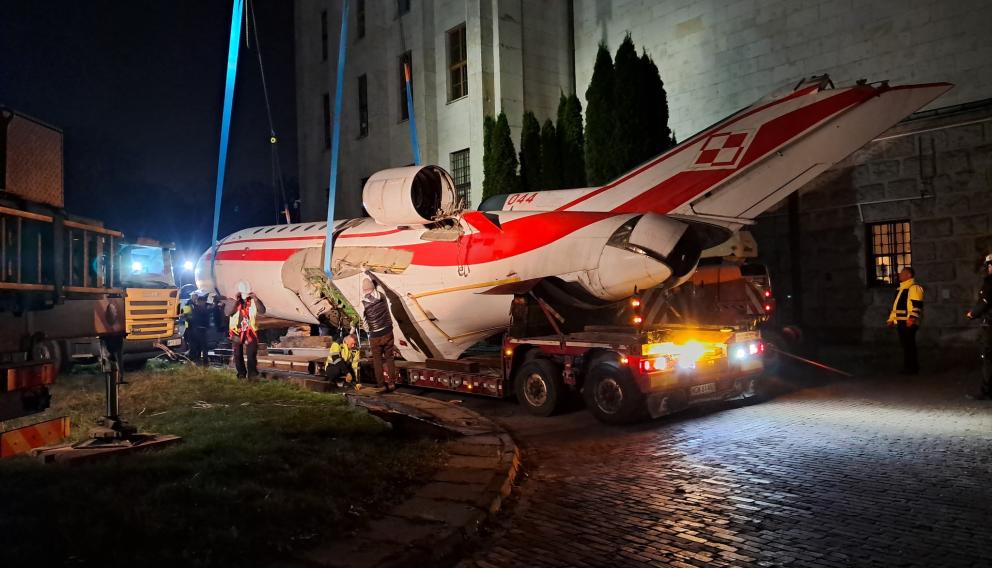 Jak-40 &quot;wylądował&quot; w swoim nowym domu na warszawskiej Cytadeli